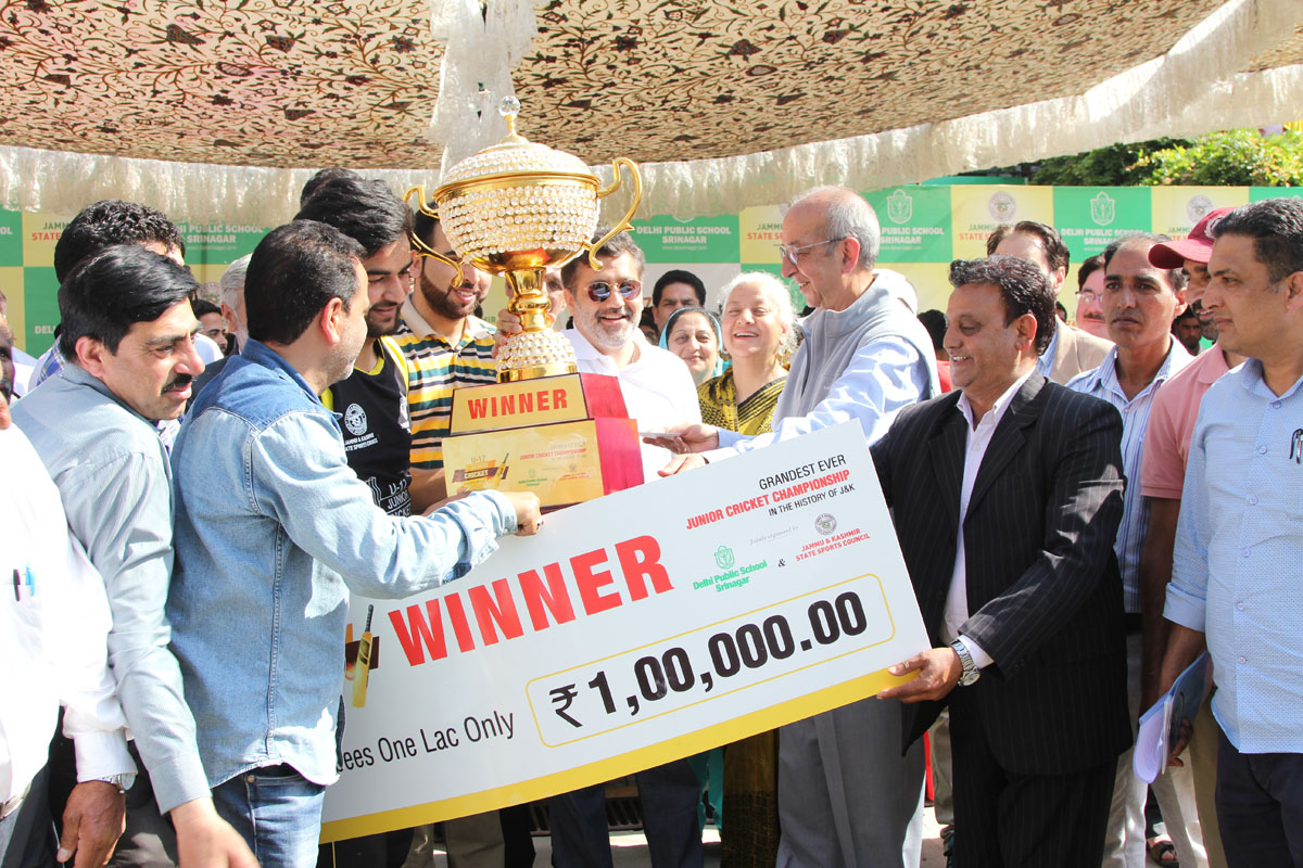 School successfully conducts the finale of Junior Cricket Championship